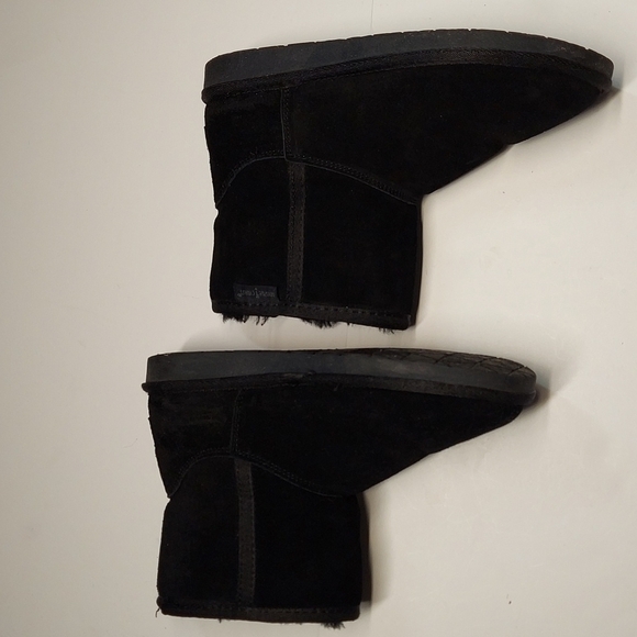 MINNETONKA  Black Leather Sheepskin Lambswool Lined Ankle Boots Size 6 - Picture 3 of 7